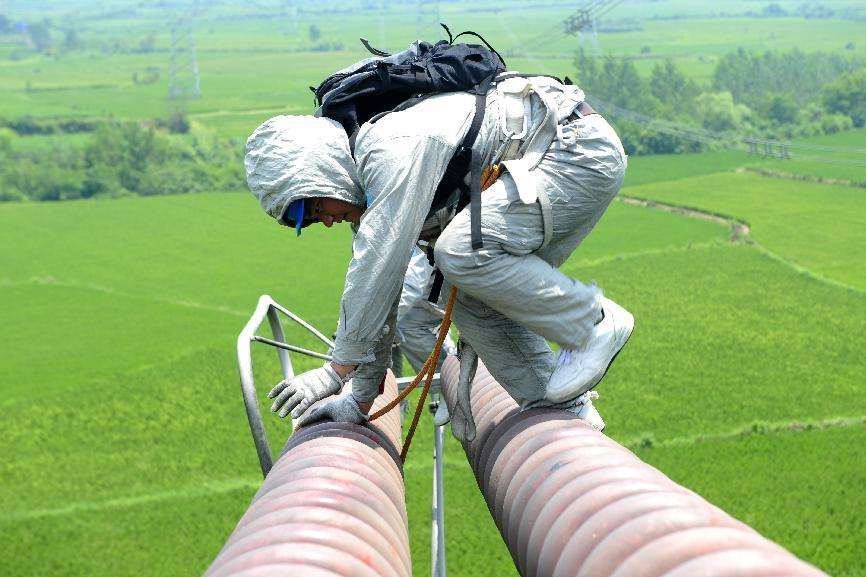 中環(huán)學校 焊工辦理畢業(yè)照